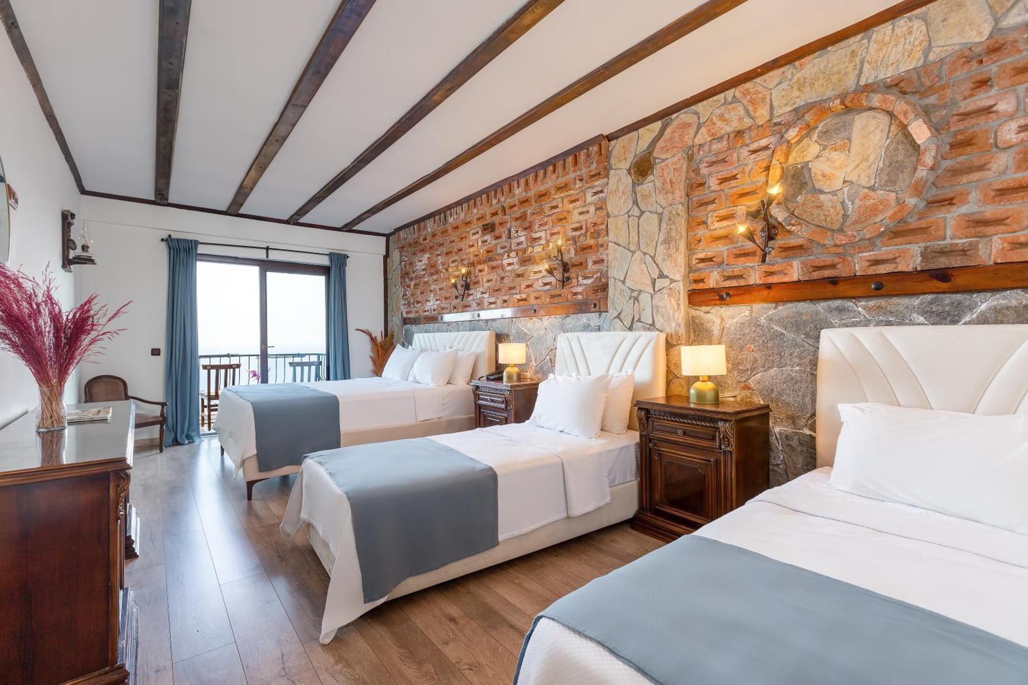 Papazlikhan Hotel Altınoluk Rum bild