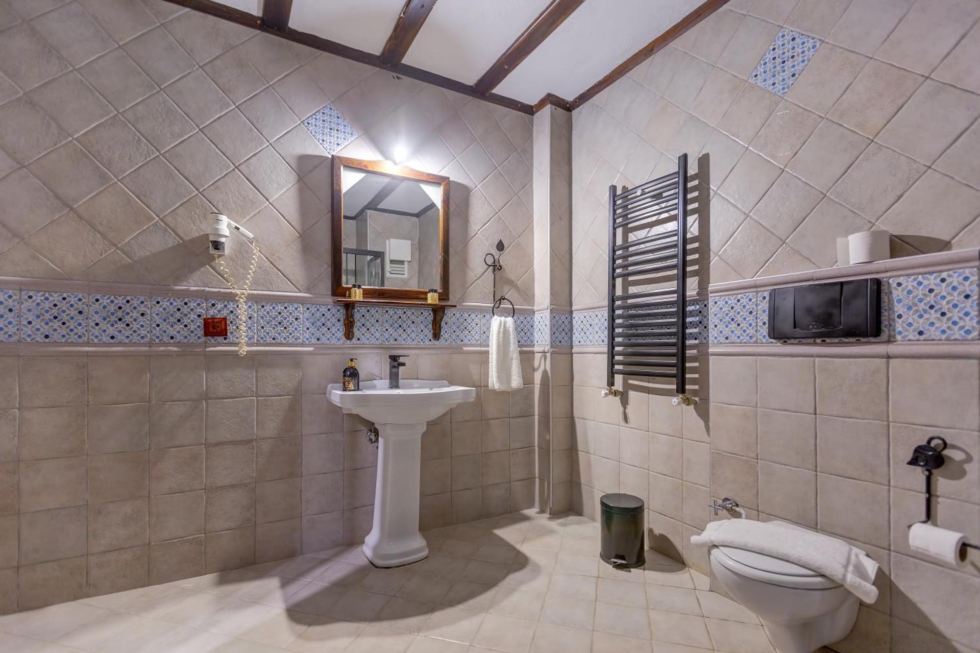 Papazlikhan Hotel Altınoluk Rum bild