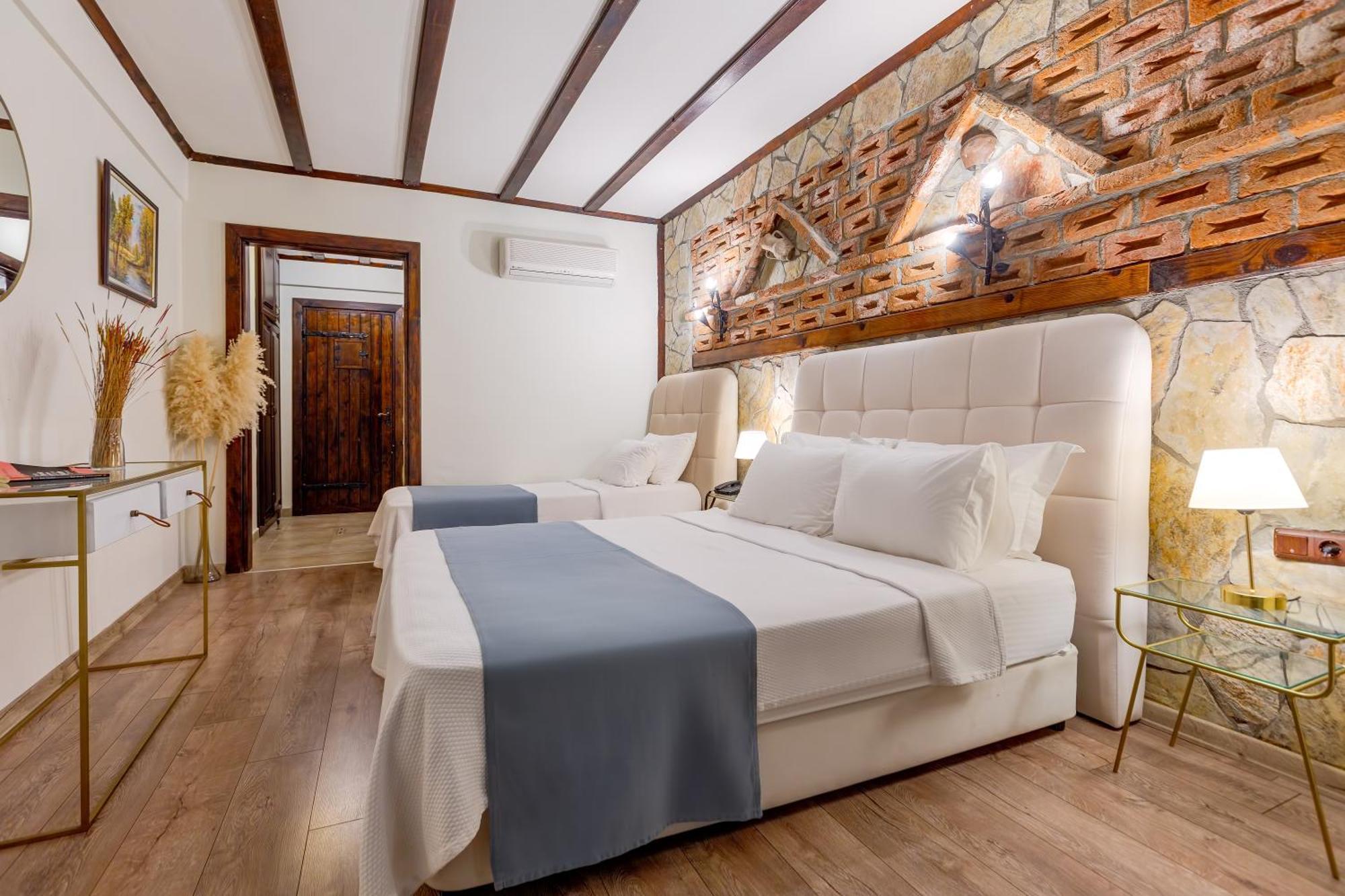 Papazlikhan Hotel Altınoluk Rum bild
